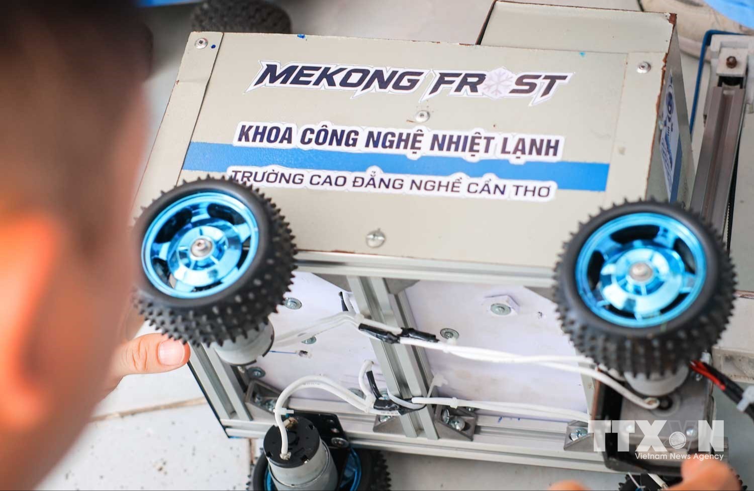 Sản phẩm robot tham dự cuộc thi của Khoa công nghệ nhiệt lạnh. (Ảnh: Hoàng Hiếu/TTXVN)